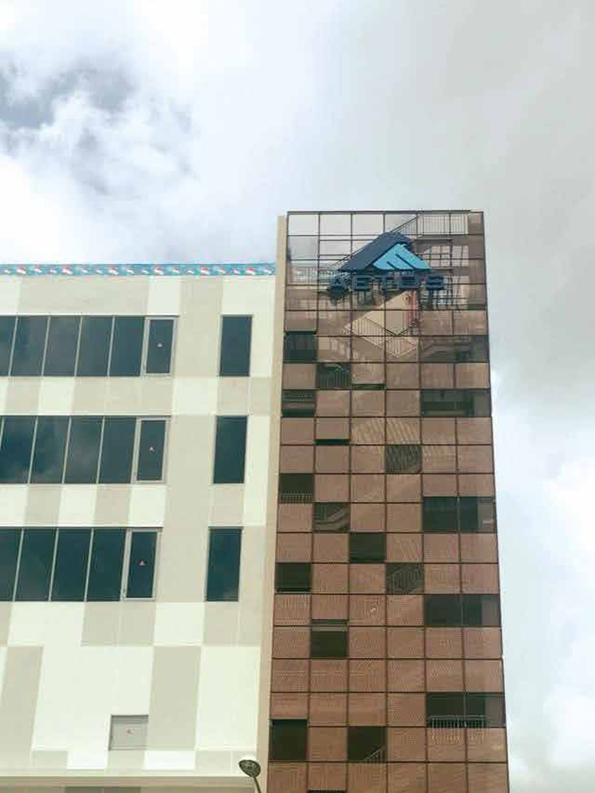 AETOS &mdash; tower crown signage