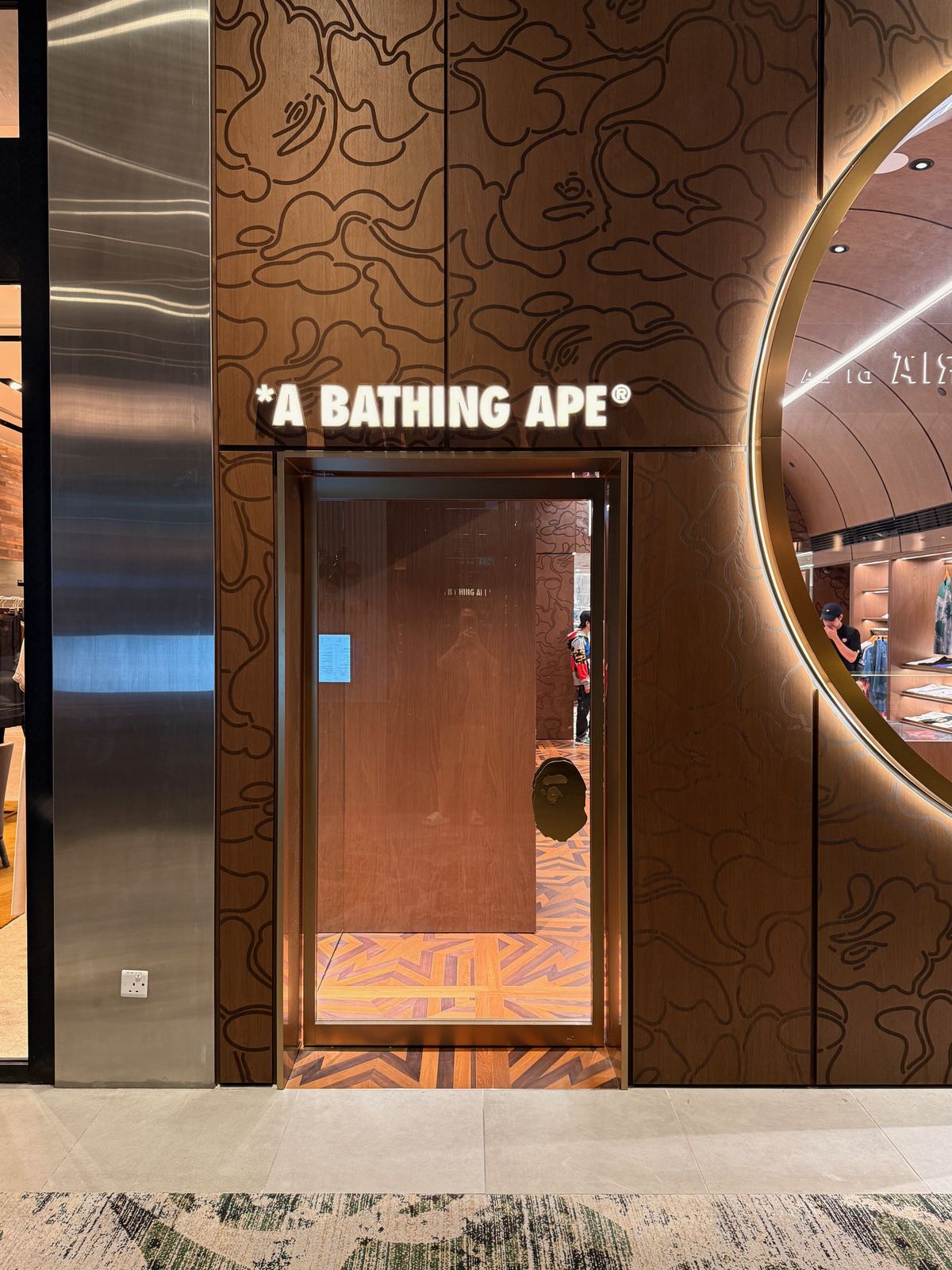 A Bathing Ape &mdash; fitting-room lettering