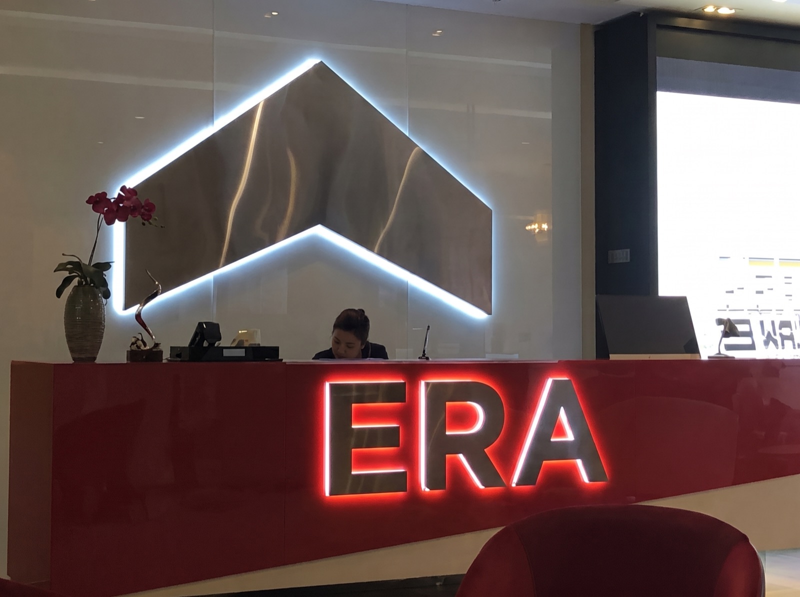 ERA &mdash; reception counter · halo-lit
