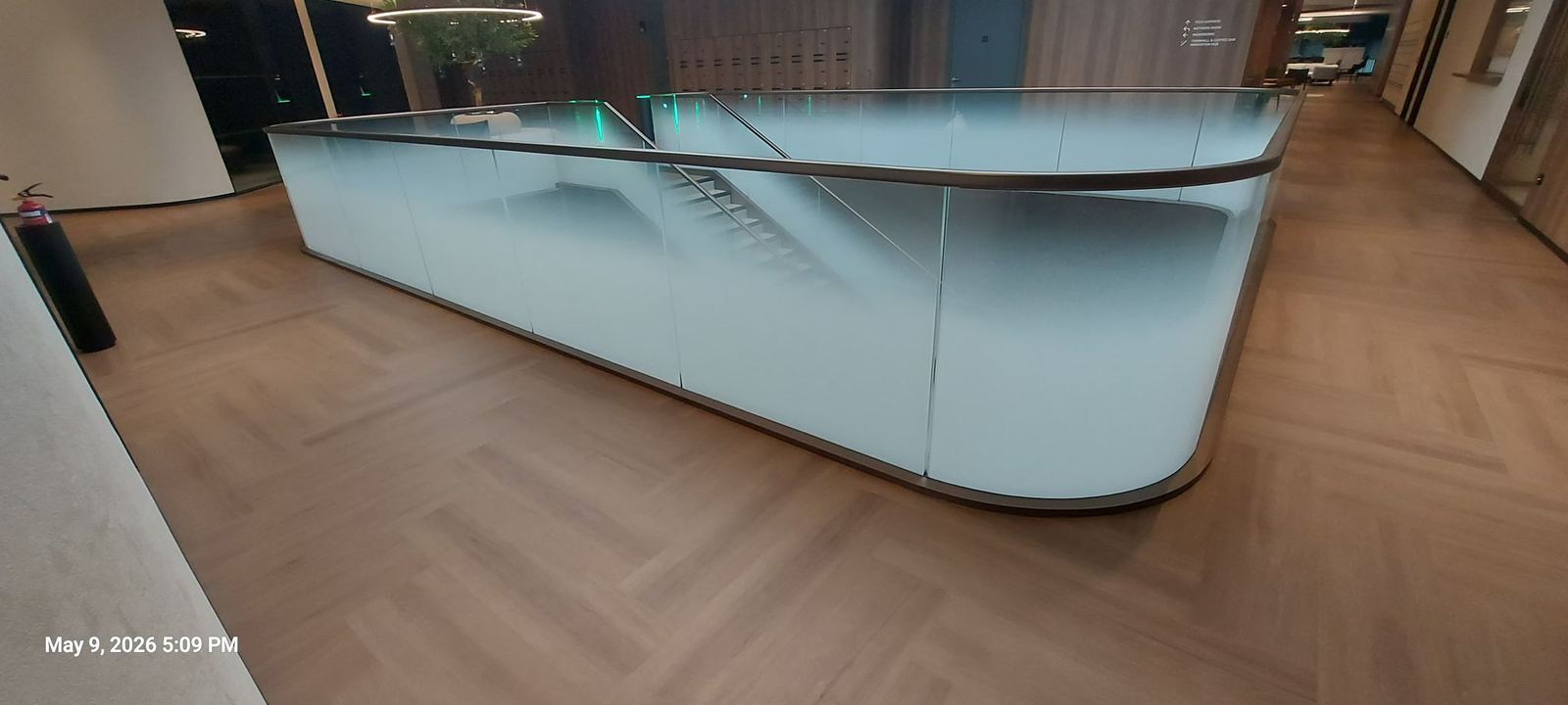 Staircase glass &mdash; customised gradient sticker